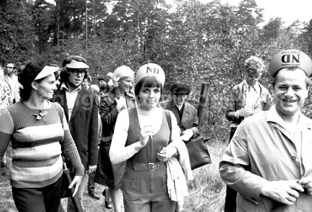 GDR photo archive: Berlin - August 1973 ND Orientierungswanderung mit Bildern vom Start, der Strecke und dem Ziel.