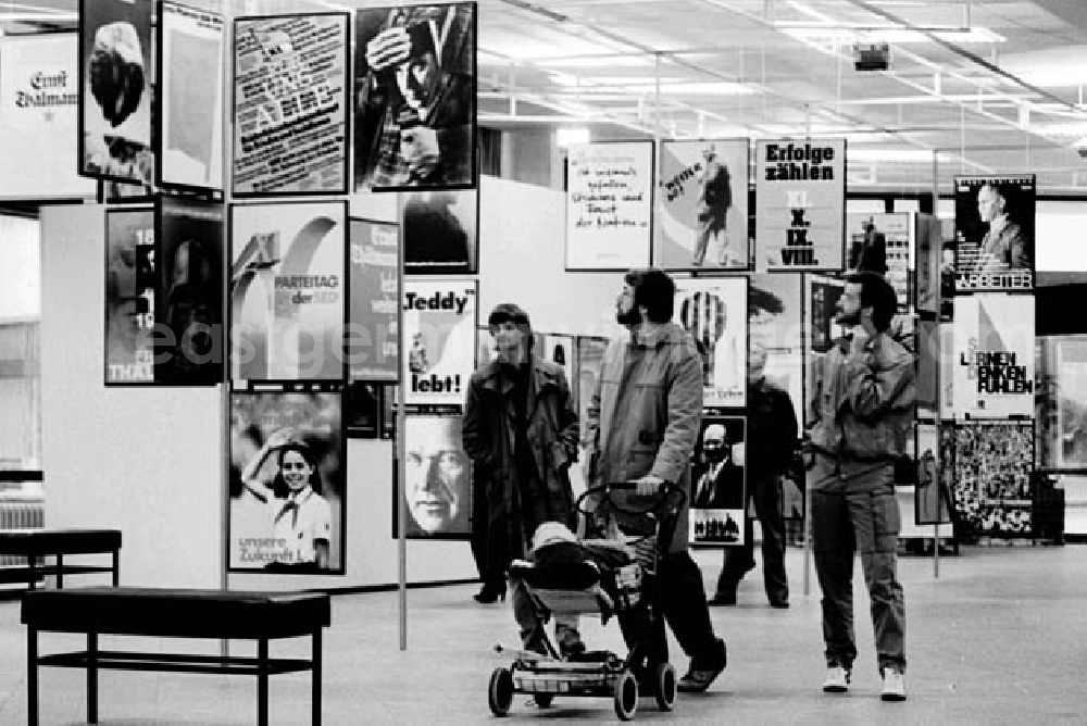 GDR picture archive: Berlin - Ausstellung Fernsehturm in Berlin.