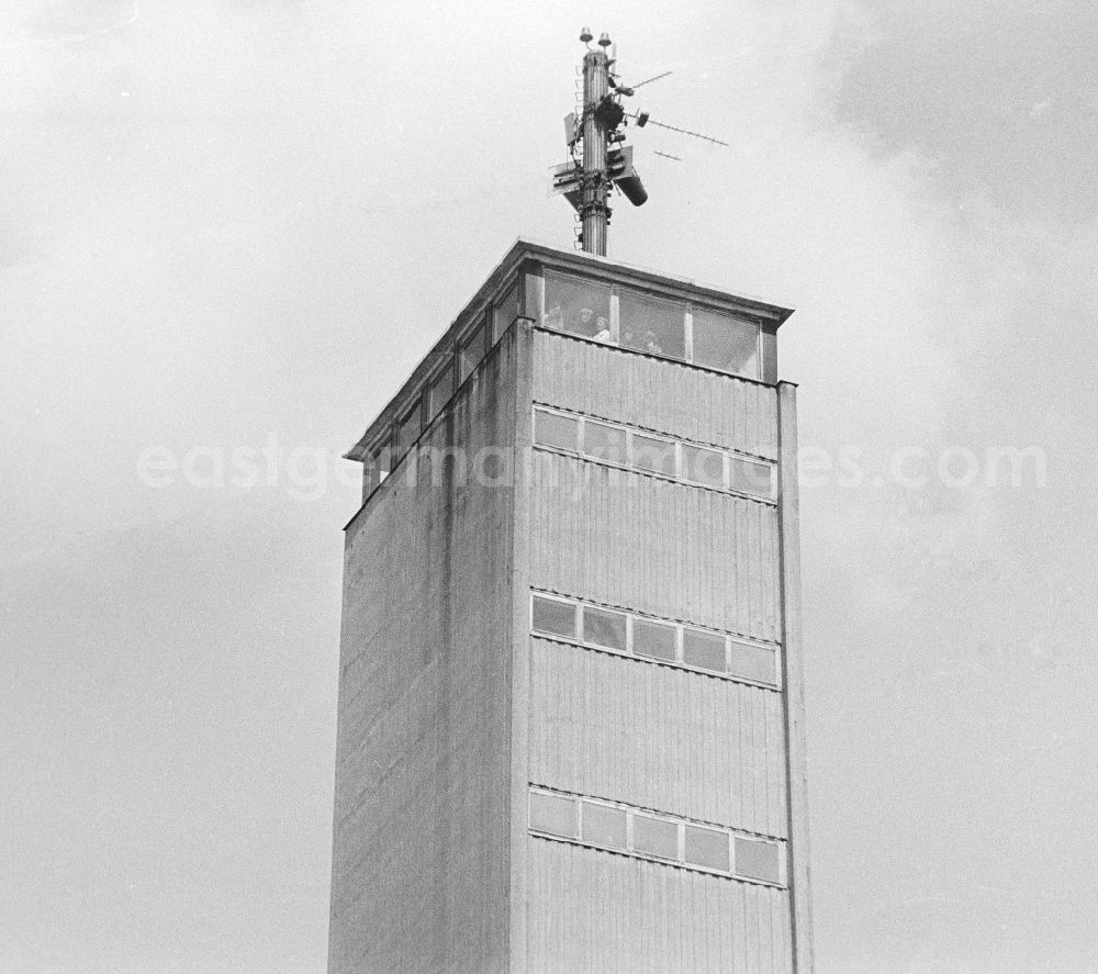 GDR photo archive: Oberwiesenthal - The observation tower at the Fichtelberghaus in Oberwiesenthal in the federal state of Saxony on the territory of the former GDR, German Democratic Republic
