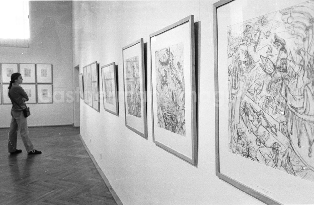 GDR picture archive: Berlin - Ausstellung Kathsitzpreisträger im Marstall 28.07.92 Lange Umschlag 1