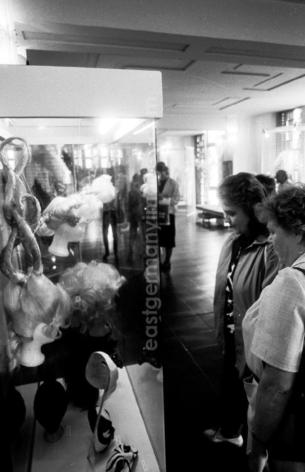 GDR image archive: Berlin-Mitte - Ausstellung Kulissen, Künstler und Kostüme i. Friedrichstadtpalast 20.