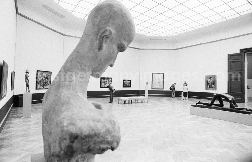 GDR picture archive: Berlin - Ausstellung Kunst in Deutschland 1905-1935, Nationalgalerie 09.