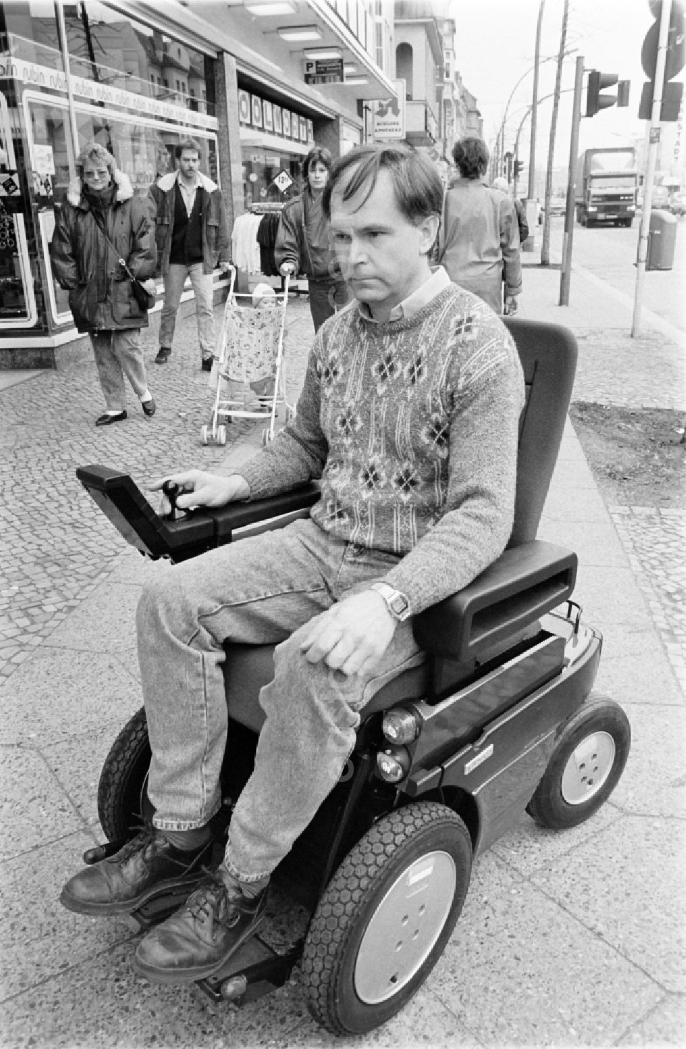 GDR picture archive: Berlin - Exhibition Technology for the Disabled in Berlin-Tegel