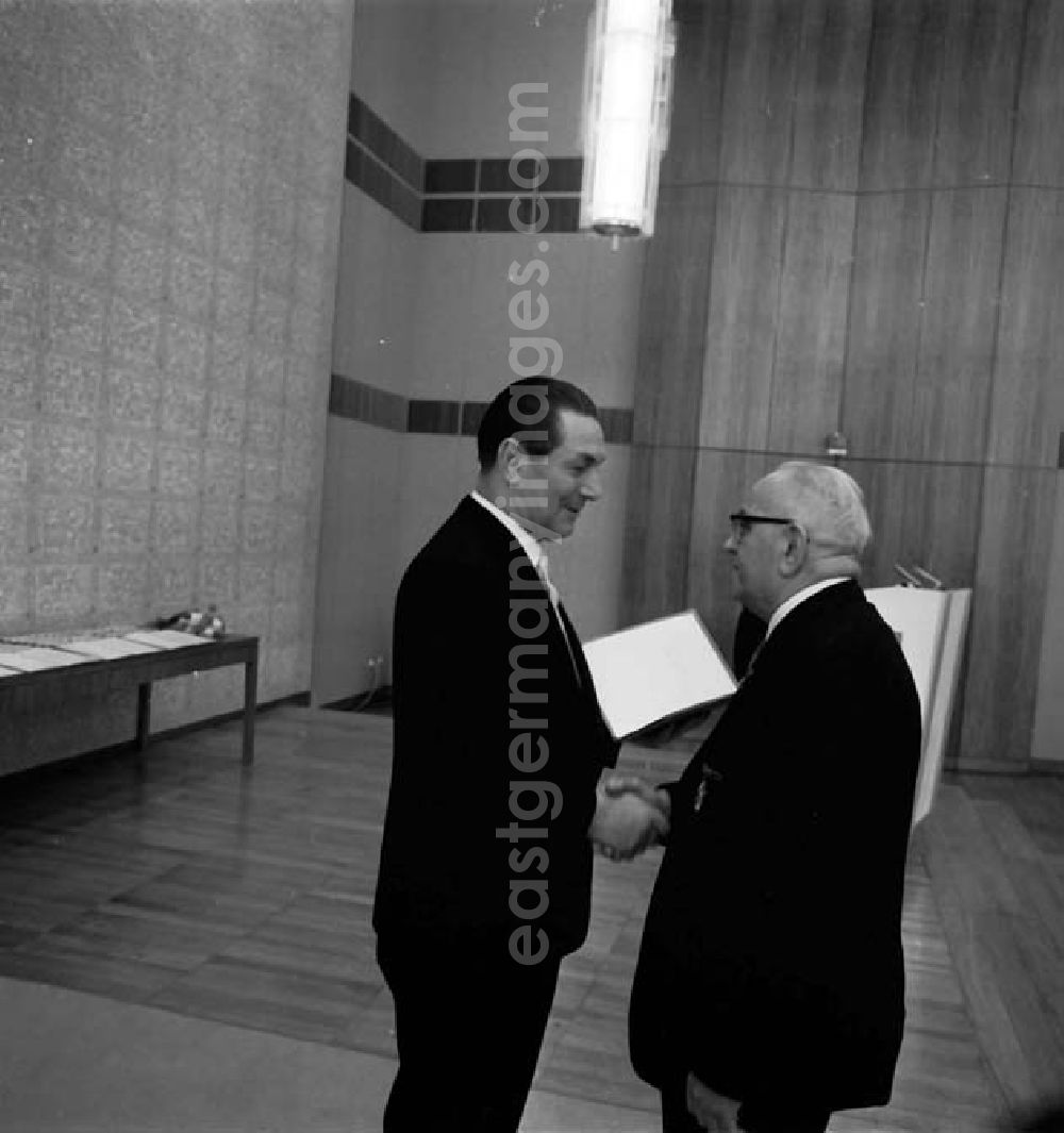 Berlin: Berlin Februar 1969 Auszeichnungveranstaltung im Staatsrat von Berlin