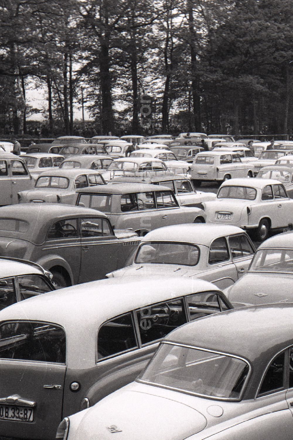 GDR picture archive: Gotha - Cars in a parking lot in Gotha in the state Thuringia on the territory of the former GDR, German Democratic Republic