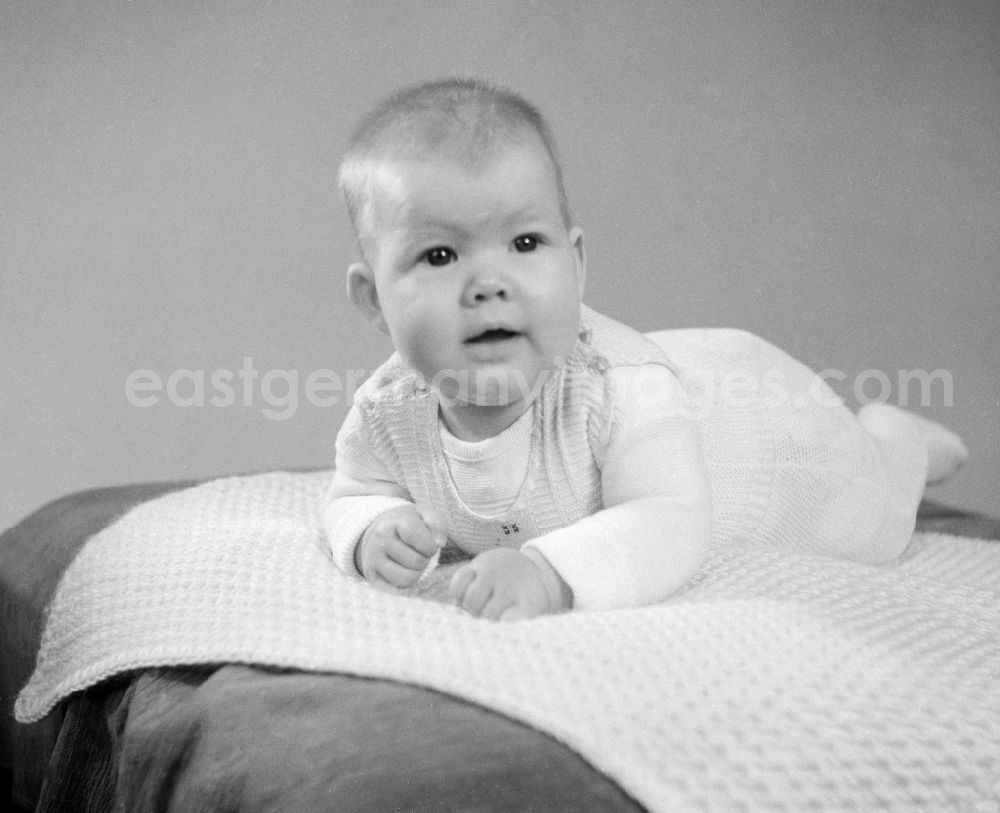 GDR image archive: Berlin - A baby with creeper on a rug in Berlin, the former capital of the GDR, German Democratic Republic