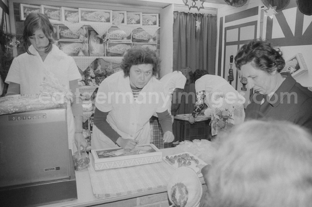 GDR photo archive: Berlin - Baked goods stand in the agricultural hall in Berlin, the former capital of the GDR, the German Democratic Republic
