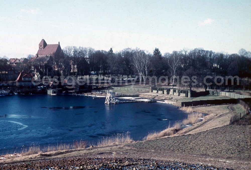 GDR image archive: Penzlin - Bathhouse on the large beach lake in Penzlin in Mecklenburg-Vorpommern on the territory of the former GDR, German Democratic Republic