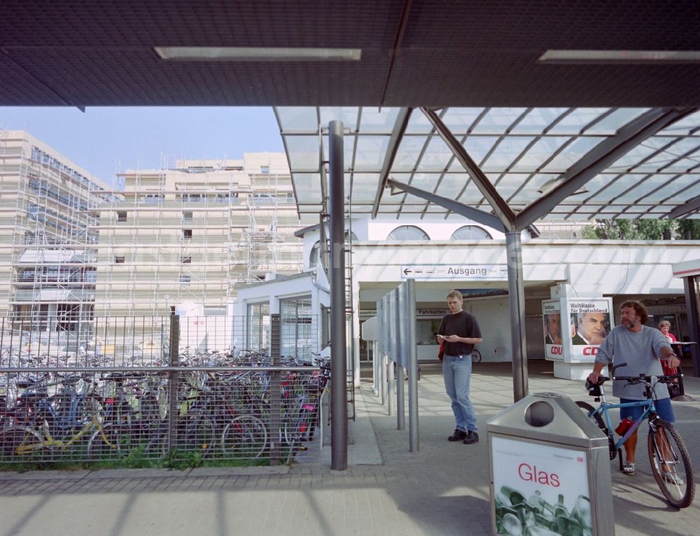GDR image archive: Potsdam - Station building and track systems of the S-Bahn station Potsdam-Stadt in the district Innenstadt in Potsdam in the state Brandenburg on the territory of the former GDR, German Democratic Republic