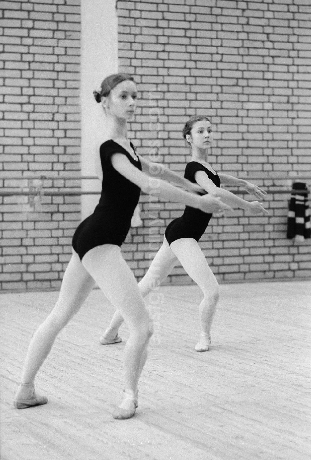 Berlin: Ballet lessons in the state ballet school and school for acrobatics in Berlin, the former capital of the GDR, German democratic republic