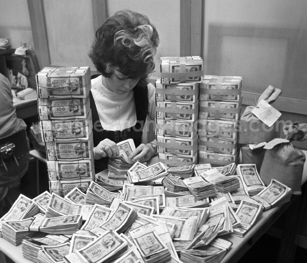 GDR image archive: Berlin - Various mark banknotes in stacks on the table of a bank employee as legal tender and currency put into circulation by the state bank in the Mitte district of Berlin, East Berlin in the territory of the former GDR, German Democratic Republic