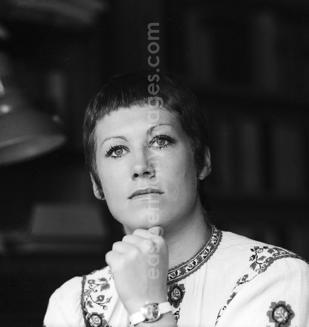 GDR photo archive: Berlin - Barbara Thalheim, German singer and songwriter, in Berlin, the former capital of the GDR, the German Democratic Republic