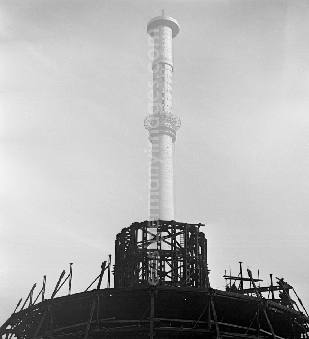 GDR picture archive: Berlin - Construction on the sliding core of the Berlin TV Tower in the district Mitte in Berlin, the former capital of the GDR, German Democratic Republic