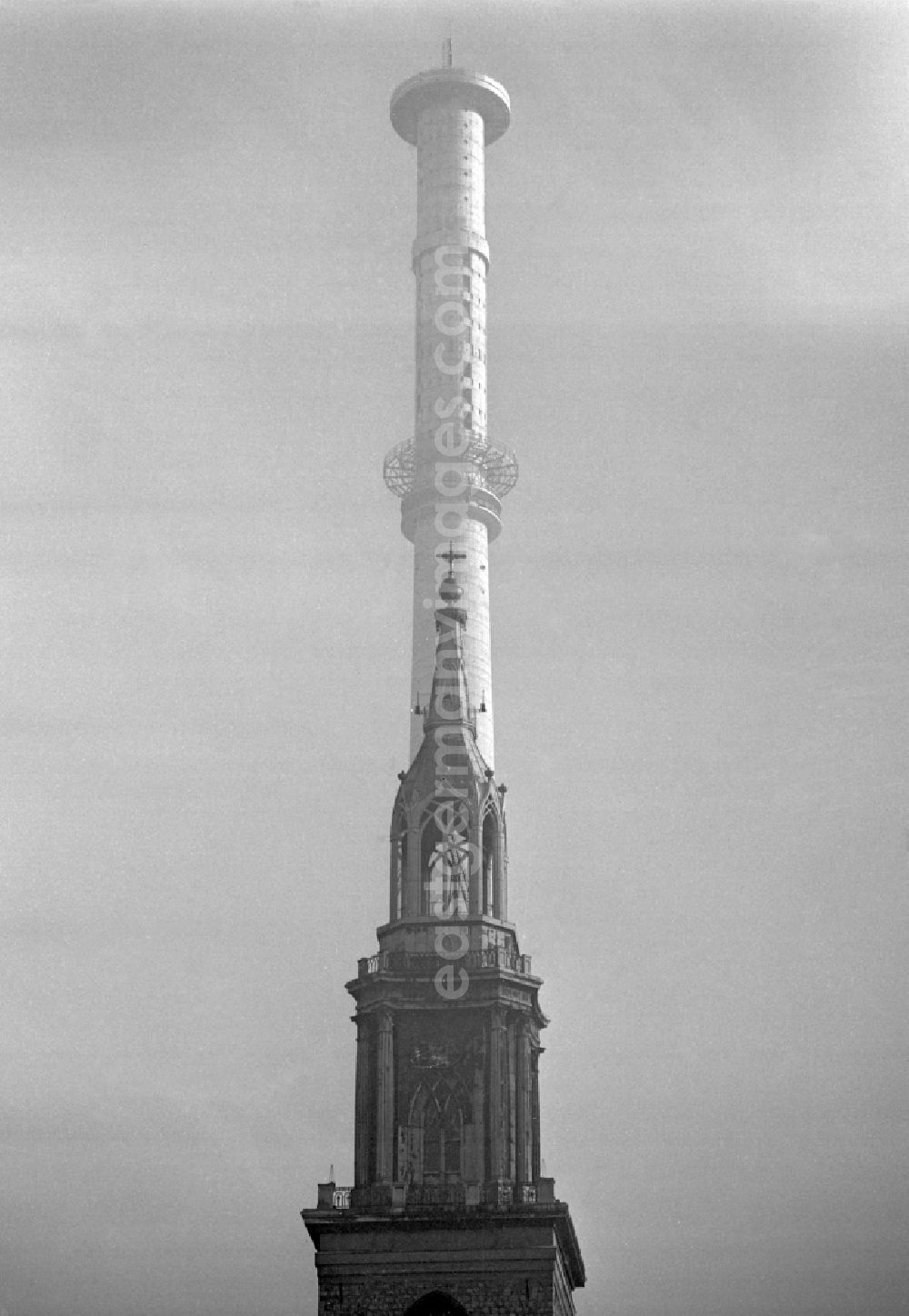 GDR photo archive: Berlin - Construction on the sliding core of the Berlin TV Tower in the district Mitte in Berlin, the former capital of the GDR, German Democratic Republic