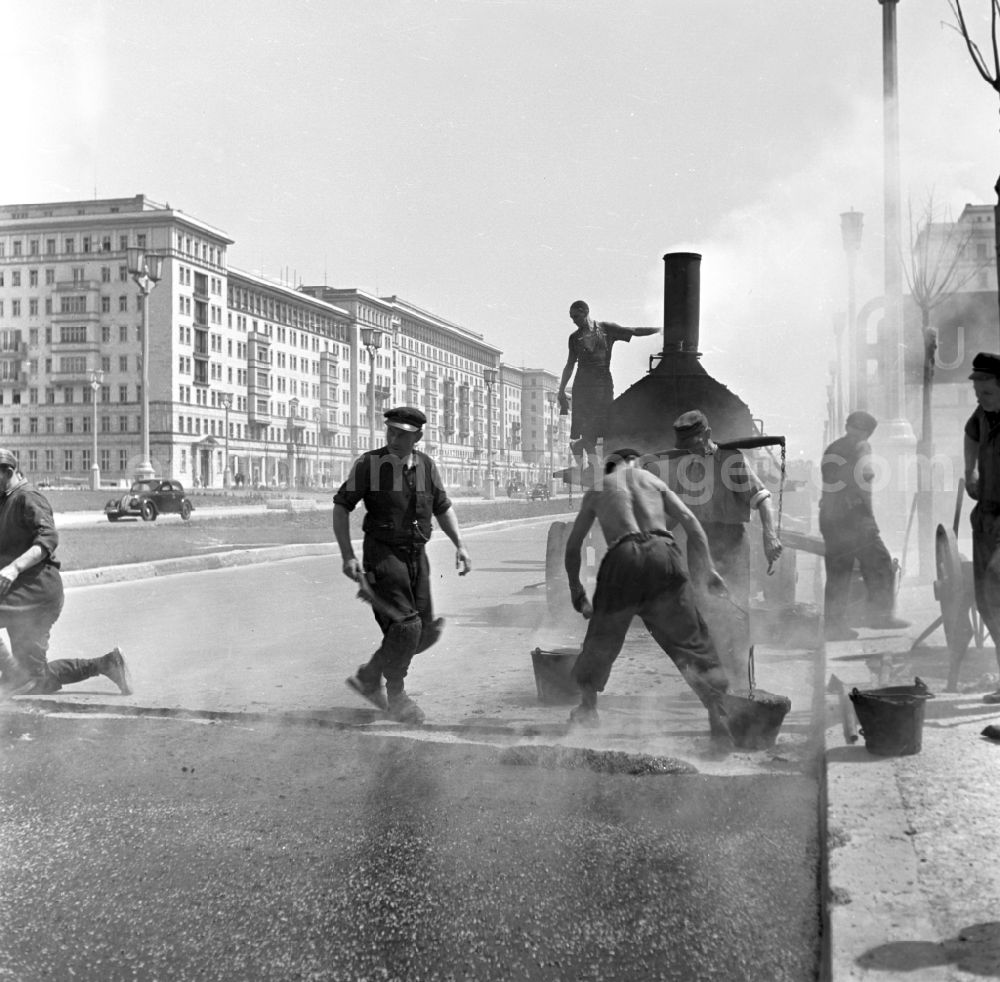 GDR picture archive: Berlin - Road construction work in the newly built Stalinallee (now Karl-Marx-Allee) in the Friedrichshain district of East Berlin in the territory of the former GDR, German Democratic Republic