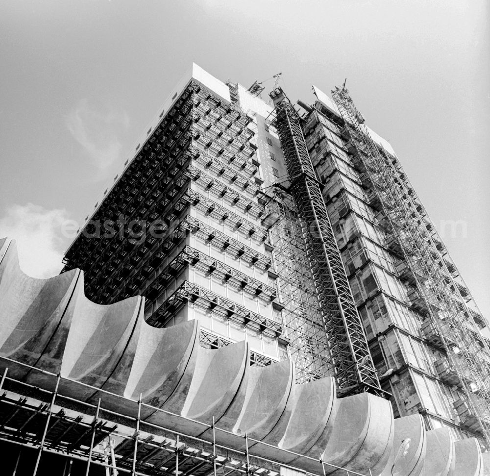GDR image archive: Berlin - Construction site House of Travel in Berlin, the former capital of the GDR, the German Democratic Republic