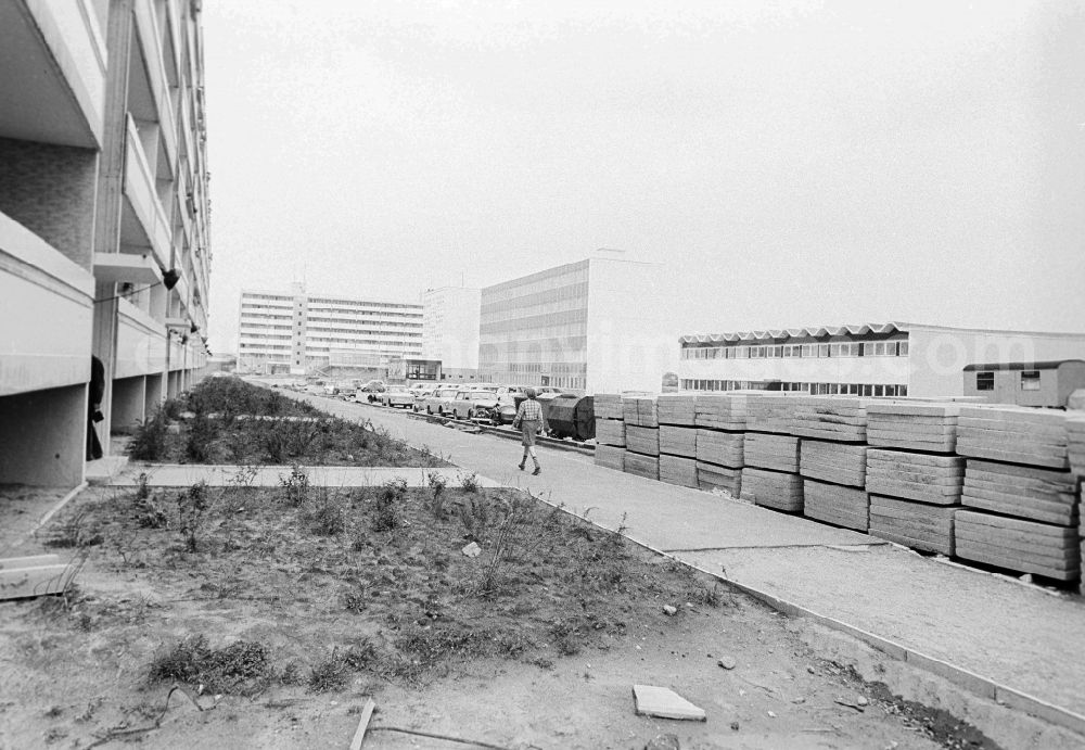 GDR image archive: Berlin - Building site in the new building residential area Gensinger street in Berlin, the former capital of the GDR, German democratic republic