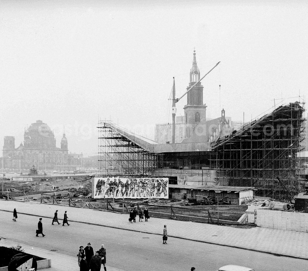 GDR picture archive: Berlin - Building site to the new building of the Berlin television tower in Berlin, the former capital of the GDR, German democratic republic