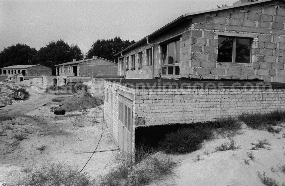 GDR image archive: Ziltendorf - Building site to the new building of single-family dwellings in village Zilten in the federal state Brandenburg in the area of the former GDR, German democratic republic