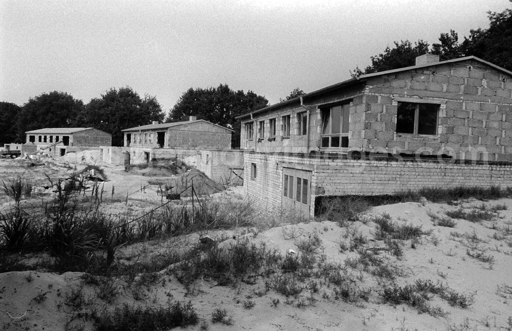 GDR photo archive: Ziltendorf - Building site to the new building of single-family dwellings in village Zilten in the federal state Brandenburg in the area of the former GDR, German democratic republic
