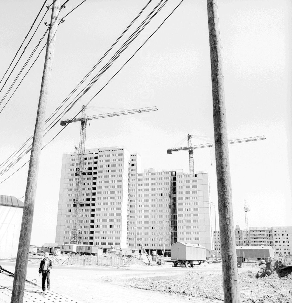 GDR picture archive: Berlin - Construction for the new building of the first skyscrapers in the Marzahner Promenade in Berlin, the former capital of the GDR, German Democratic Republic