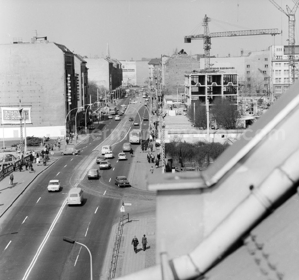 GDR picture archive: Berlin - Construction site for the new building of the Friedrichstadt Palast at the Friedrich street in Berlin, the former capital of the GDR, the German Democratic Republic