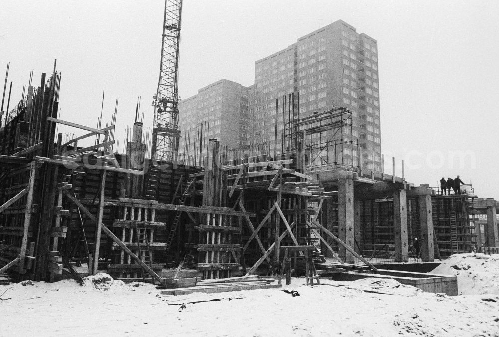 GDR picture archive: Berlin - Building site to the new building of a purchase hall in Berlin, the former capital of the GDR, German democratic republic