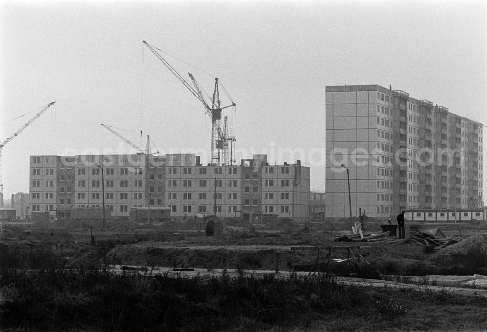 GDR picture archive: Berlin - Construction site for a new building of an apartment building and housing estate in the district Hellersdorf in Berlin Eastberlin on the territory of the former GDR, German Democratic Republic