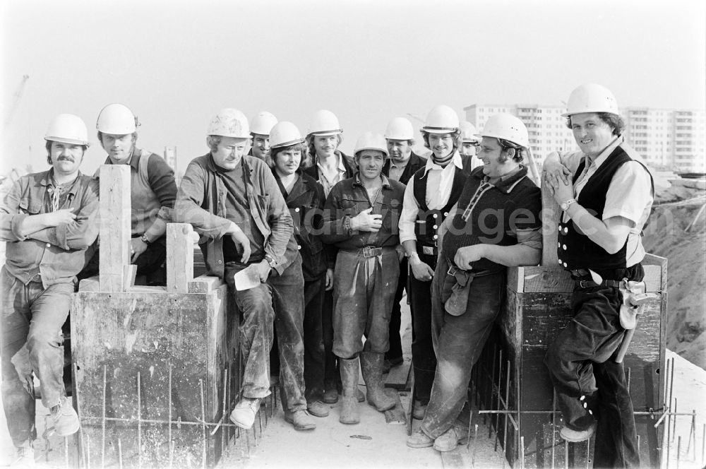 GDR picture archive: Berlin - Construction site for a new building of an apartment building and housing estate in the district Hellersdorf in Berlin Eastberlin on the territory of the former GDR, German Democratic Republic
