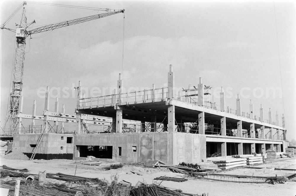 GDR image archive: Berlin - Construction site for a new building of an apartment building and housing estate in the district Hellersdorf in Berlin Eastberlin on the territory of the former GDR, German Democratic Republic