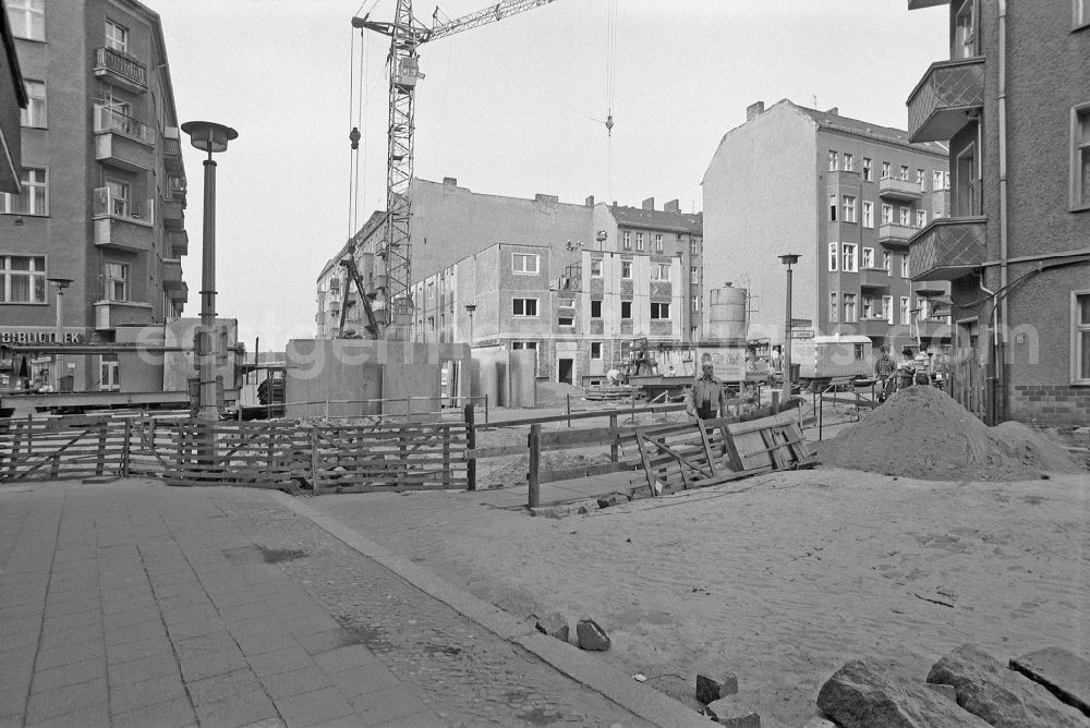 GDR image archive: Berlin - Construction site for a new building of a prefabricated residential building in a gap in an old building on street Boedikerstrasse in Berlin Eastberlin on the territory of the former GDR, German Democratic Republic