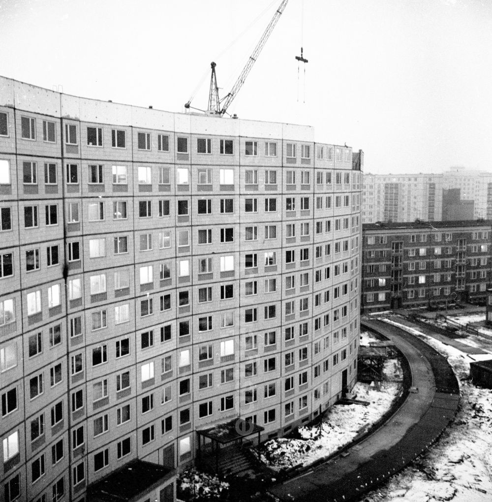 GDR picture archive: Berlin - Building site to the new building of prefabricated building flats in Friedenstrasse in Berlin, the former capital of the GDR, German democratic republic