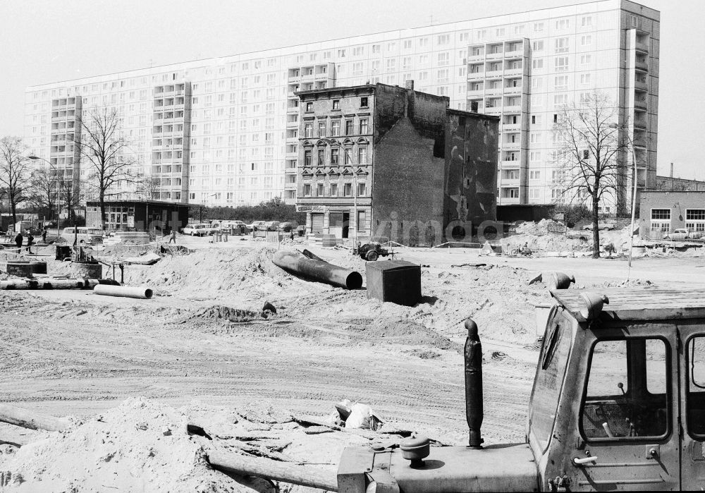 Berlin: Building site to the new building of the street to old Friedrich's field formerly street of the freeing in the district bright mountain in Berlin, the former capital of the GDR, German democratic republic