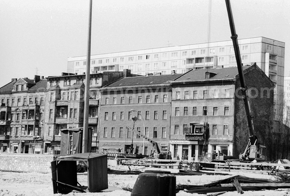 GDR picture archive: Berlin - Building site to the new building of the street to old Friedrich's field formerly street of the freeing in the district Lichtenberg in Berlin, the former capital of the GDR, German democratic republic