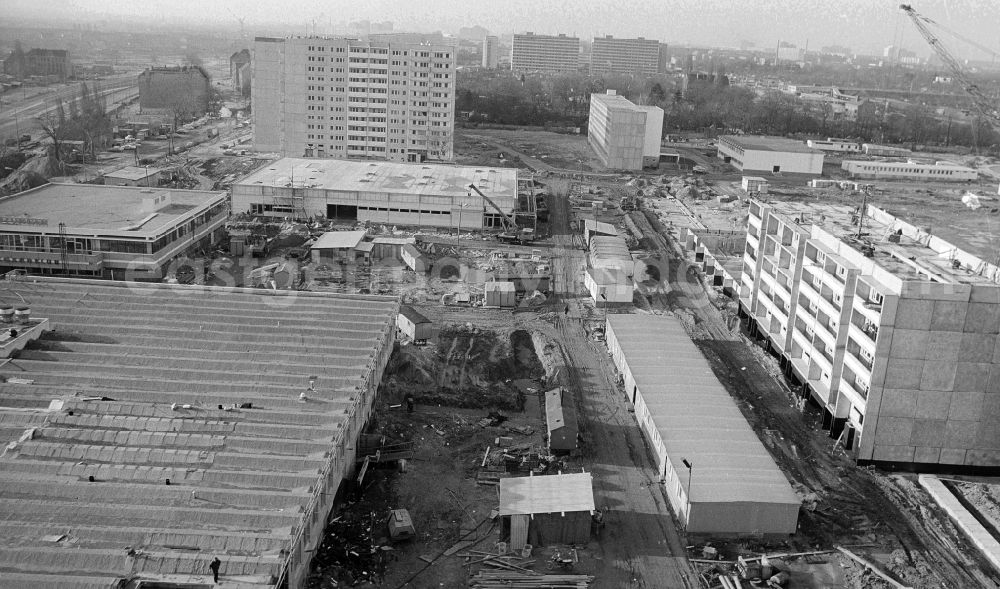 GDR image archive: Berlin - Building site to the new building of the prefabricated building of residential area Gensinger street in the district Lichtenberg in Berlin, the former capital of the GDR, German democratic republic