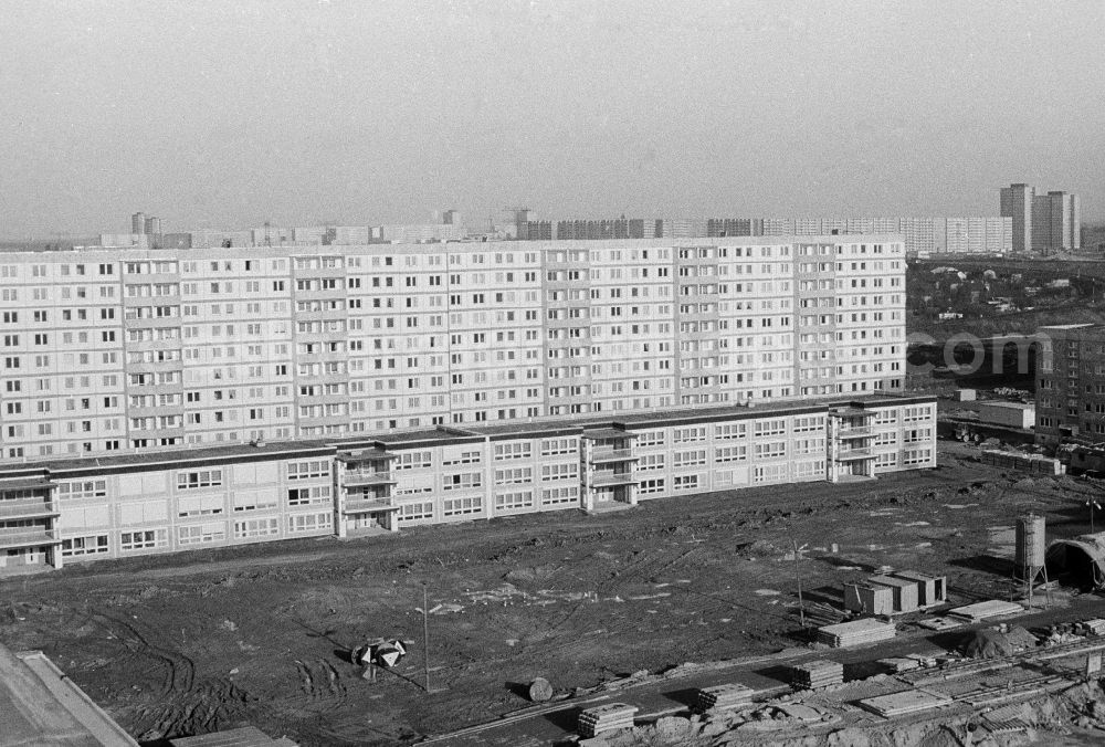 GDR photo archive: Berlin - Building site to the new building of the prefabricated building of residential area Gensinger street in the district Lichtenberg in Berlin, the former capital of the GDR, German democratic republic