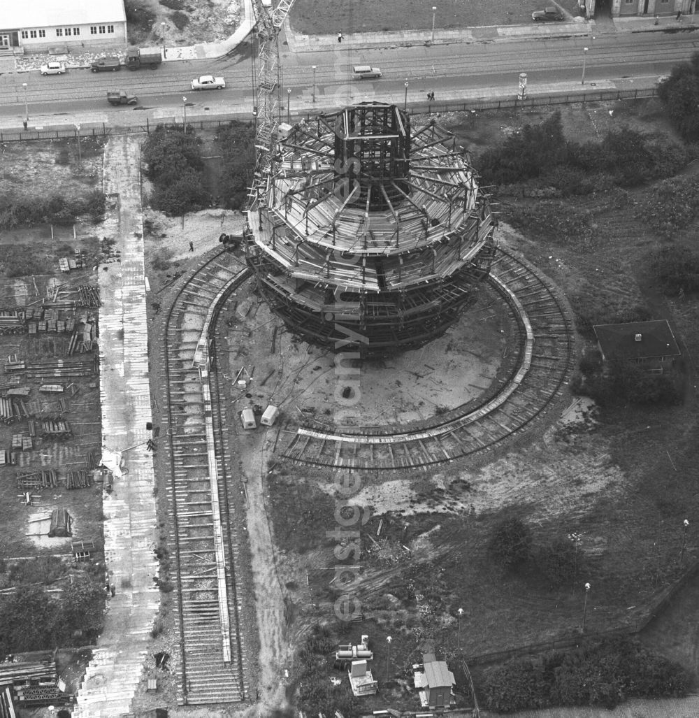 GDR picture archive: Berlin Mitte - Construction site for the construction of the Berlin TV Tower in the city center of East Berlin - Mitte in the GDR - German Demokrtatische Republic