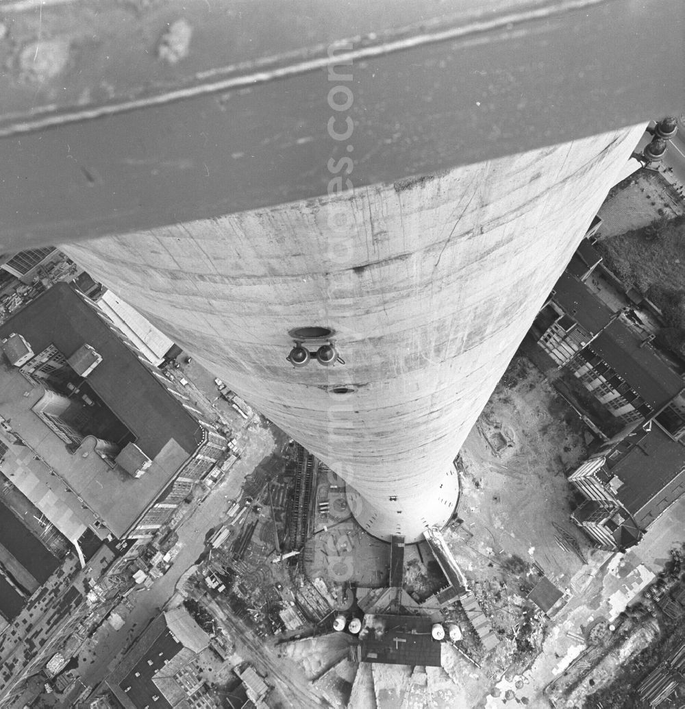 GDR image archive: Berlin Mitte - Construction site for the construction of the Berlin TV Tower in the city center of East Berlin - Mitte in the GDR - German Demokrtatische Republic