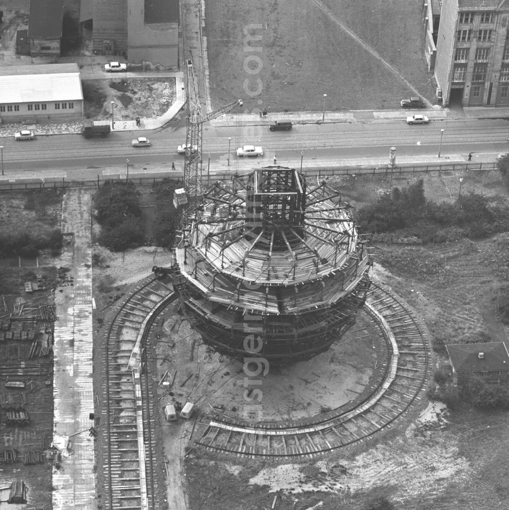 GDR image archive: Berlin Mitte - Construction site for the construction of the Berlin TV Tower in the city center of East Berlin - Mitte in the GDR - German Demokrtatische Republic