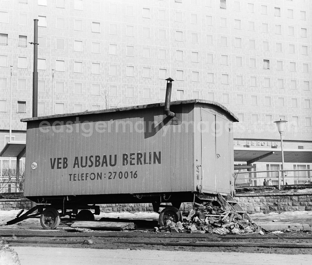 GDR image archive: Berlin - Construction carriages of the removal VEB Berlin before the hotel of Berolina in Berlin, the former capital of the GDR, German democratic republic