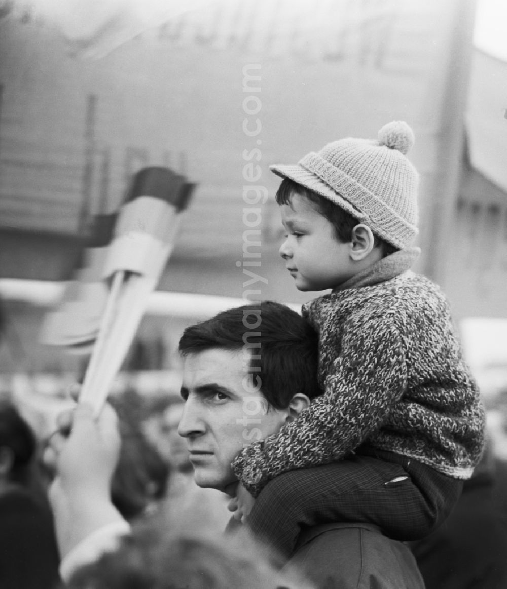GDR image archive: Berlin Mitte - Enthusiastic GDR citizens with children and family while parading on the rostrum as the anniversary of the first On May Schlossplatz in Berlin - Mitte