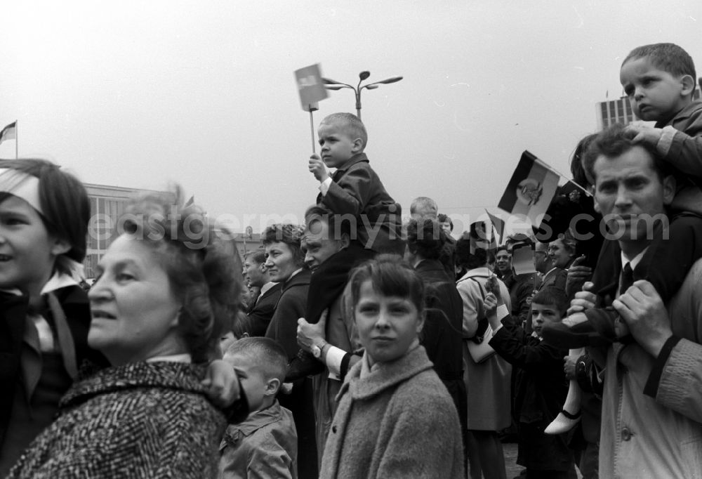Berlin Mitte: Enthusiastic GDR citizens with children and family while parading on the rostrum as the anniversary of the first On May Schlossplatz in Berlin - Mitte