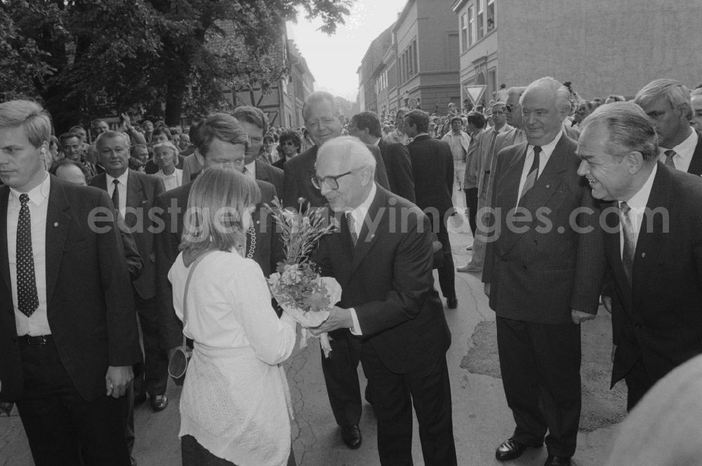 GDR picture archive: Greifswald - Welcome Erich Honecker by the population, he came at the invitation of Bishop Horst Gienke to Domeinweihung to Greifswald in Mecklenburg-Western Pomerania in the field of the former GDR, German Democratic Republic