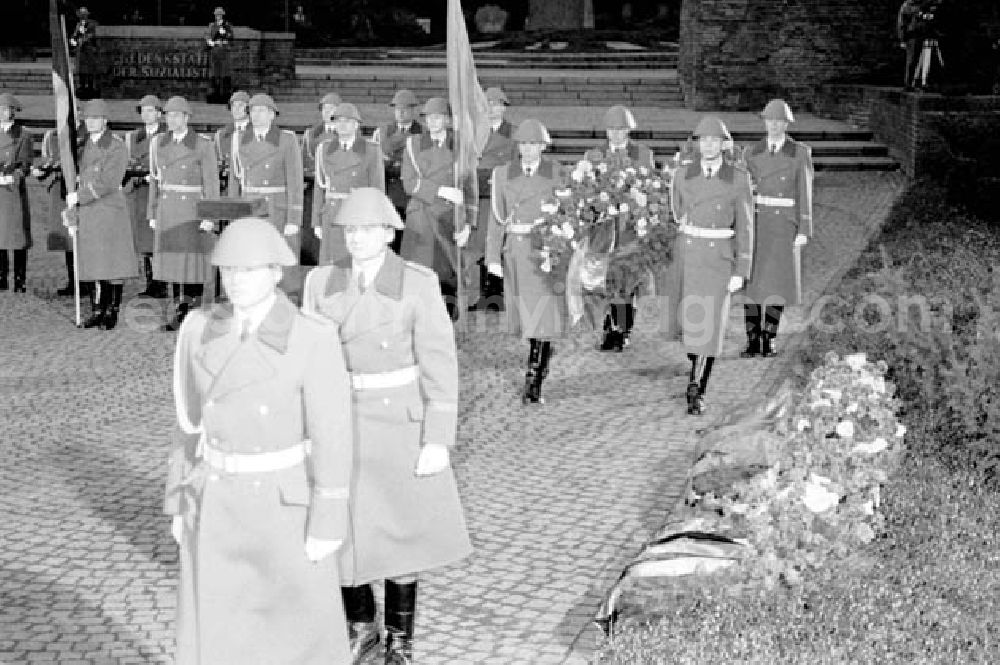 GDR image archive: Berlin - 17.12.1986 Beisetzung von P. Verner in Berlin- Friedrichsfelde mit der 1. Parteiführung.