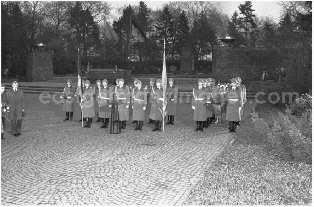 GDR photo archive: Berlin - 17.12.1986 Beisetzung von P. Verner in Berlin- Friedrichsfelde mit der 1. Parteiführung.