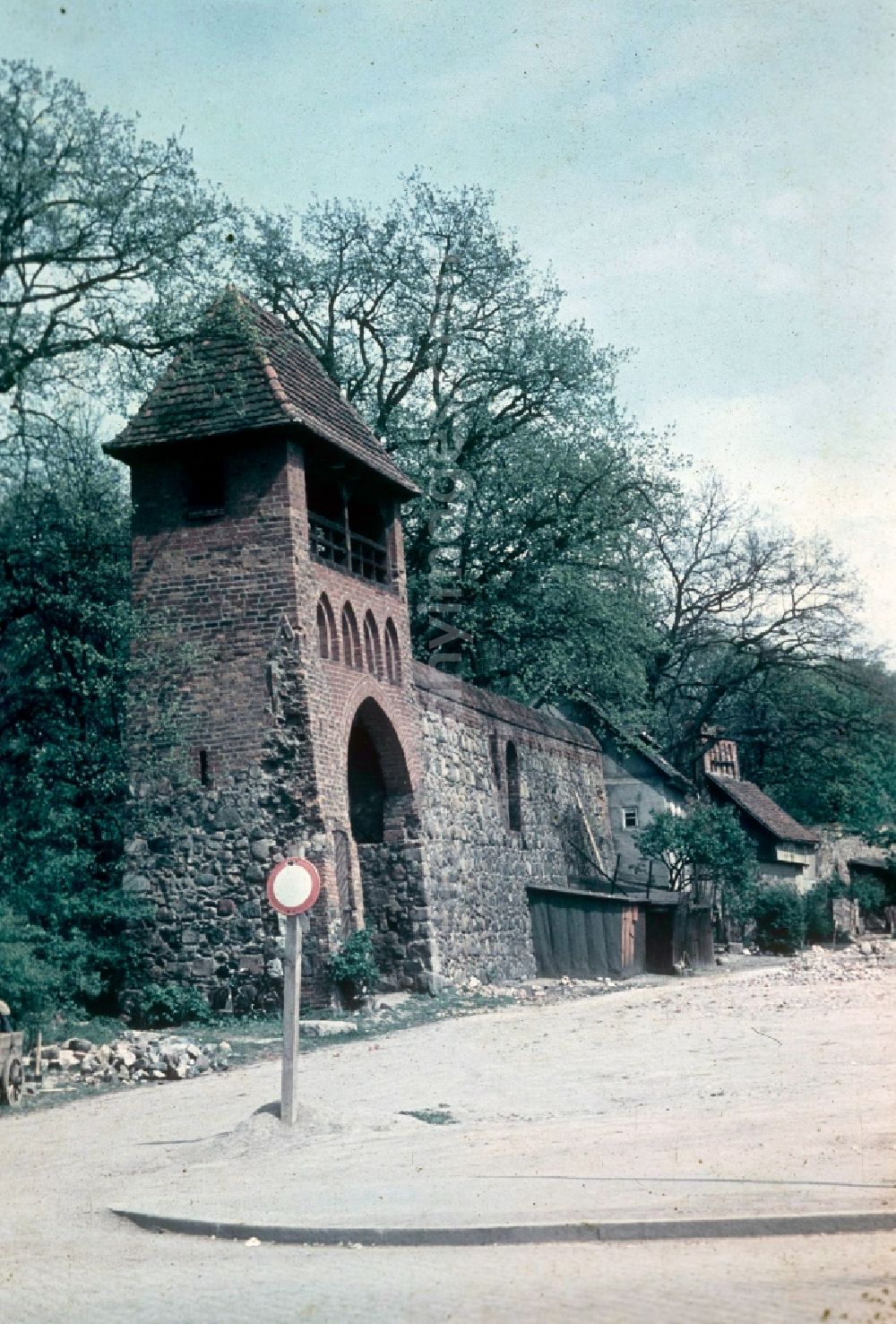 Neubrandenburg: Observation tower in the city wall of Neubrandenburg in the state of Mecklenburg-Vorpommern in the territory of the former GDR, German Democratic Republic