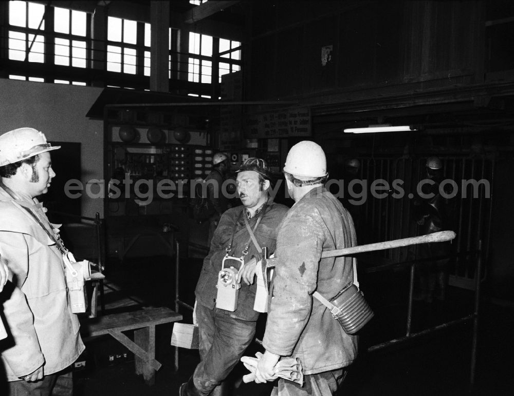 GDR image archive: Altenberg - Miners entering the shaft in the tin mining tunnel in Altenberg in the federal state of Saxony on the territory of the former GDR, German Democratic Republic