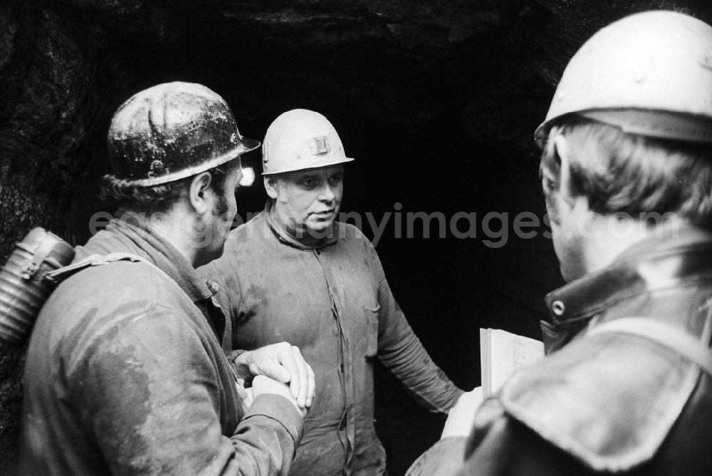 GDR photo archive: Altenberg - Miners in the tin mining gallery in Altenberg in the federal state of Saxony on the territory of the former GDR, German Democratic Republic