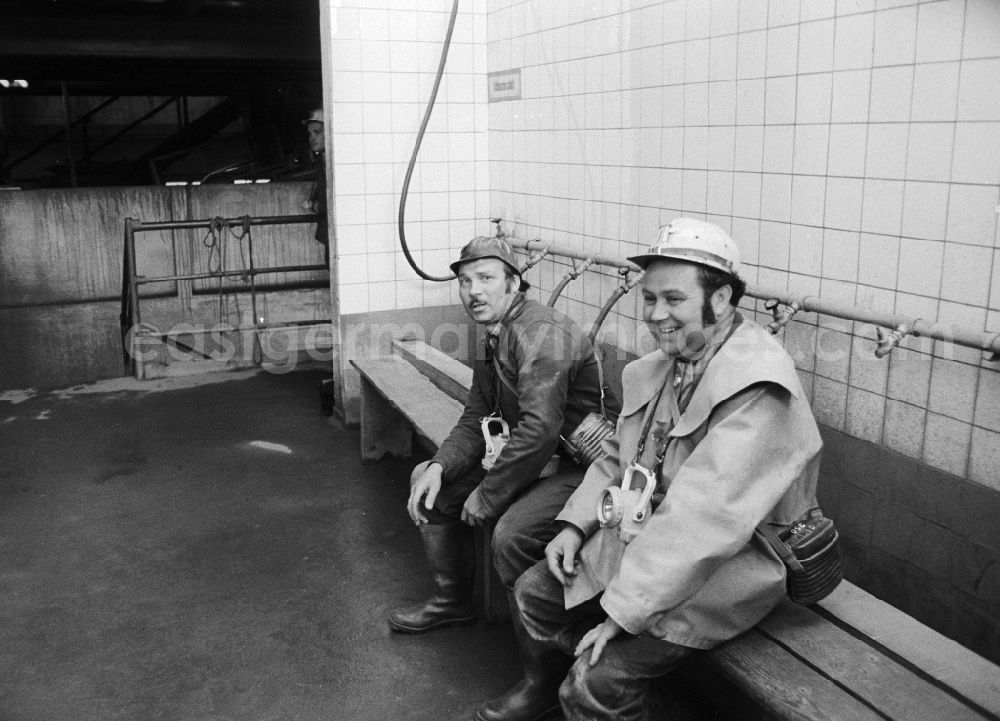 GDR picture archive: Altenberg - Miners in the tin mining gallery in Altenberg in the federal state of Saxony on the territory of the former GDR, German Democratic Republic