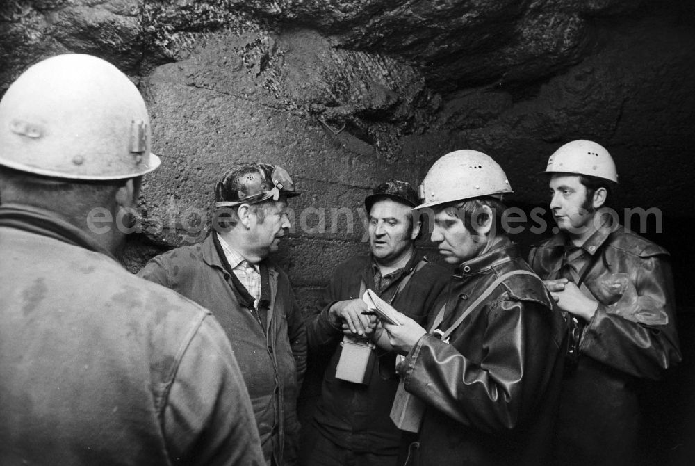 GDR photo archive: Altenberg - Miners in the tin mining gallery in Altenberg in the federal state of Saxony on the territory of the former GDR, German Democratic Republic